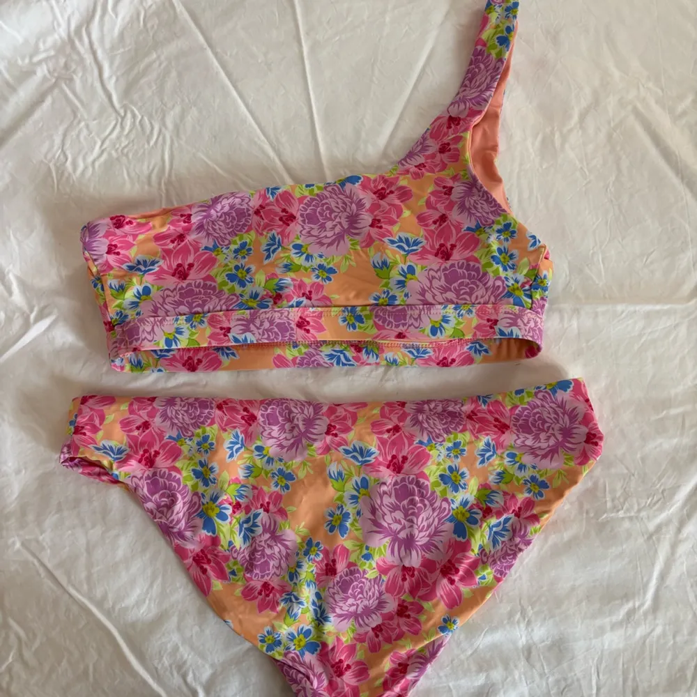 Dippin’ Daisy’s Bikini! - Image 4