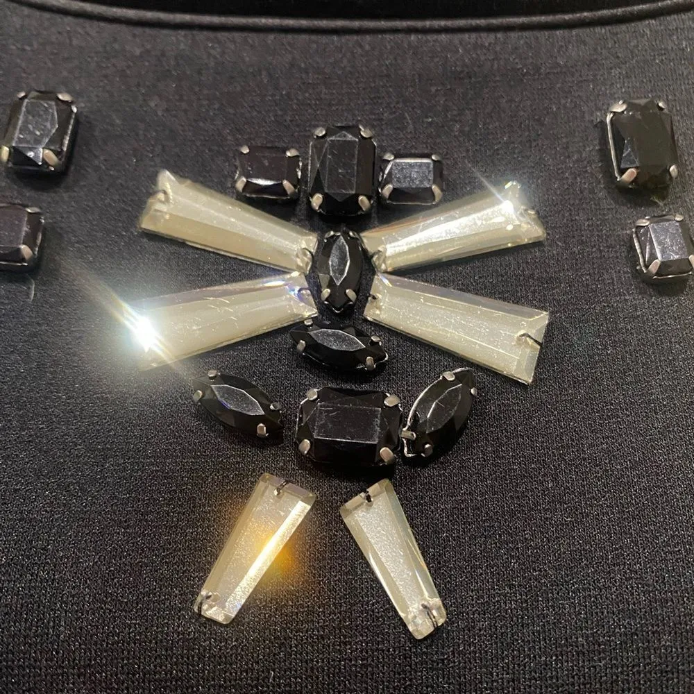 Ann Taylor Jewel Neck Black 3/4 sleeve blouse Size M - Image 3