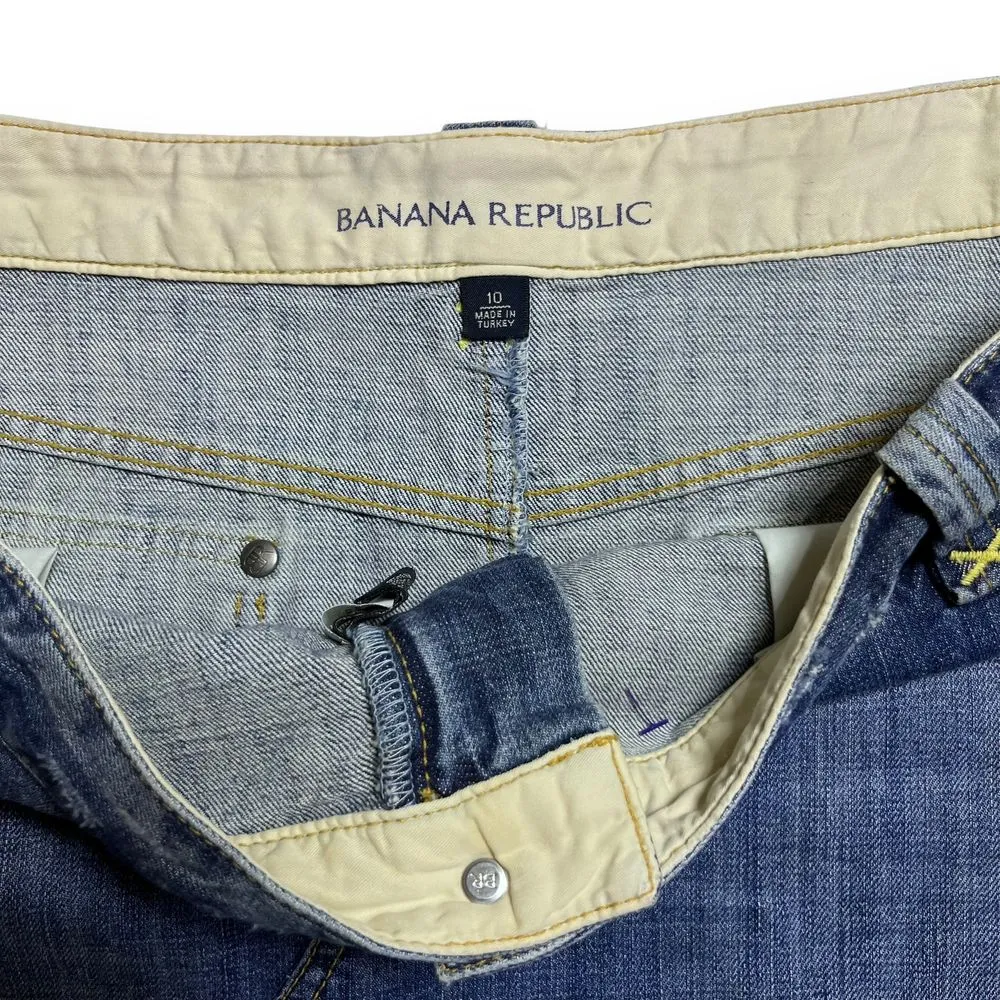 Banana Republic Y2K Medium Wash Denim Raw Hem & Distressed Jean‎ Skirt Size 10 - Image 5