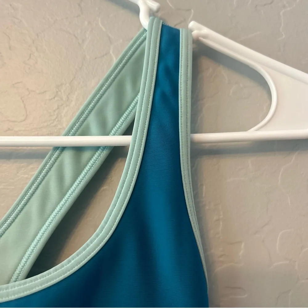 Under Armour blue infinity criss cross back compression sports bra size small - Image 5