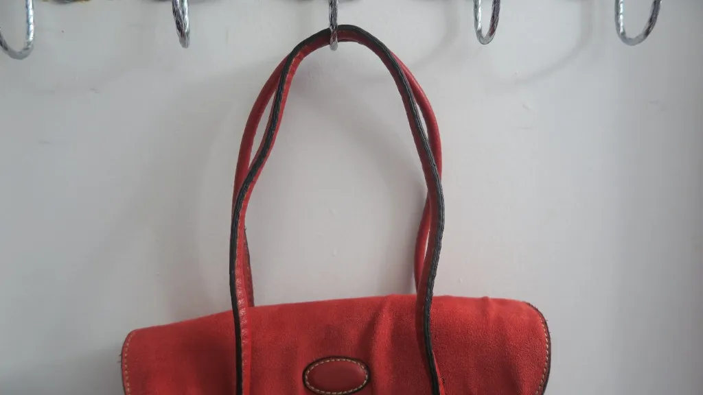 Mini flap over purse handback pocketbook velvety bag in red. - Image 3