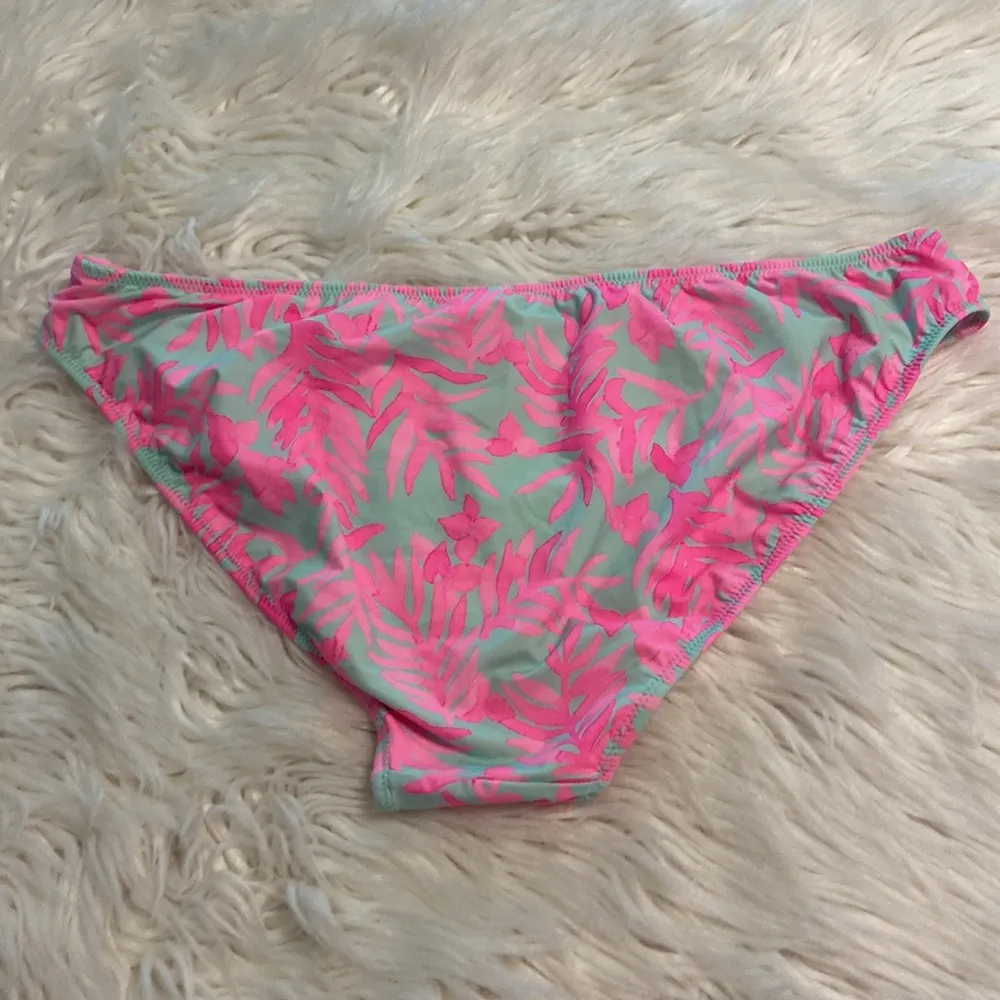 Vineyard Vines bottom swim size L excellent condition - Image 4