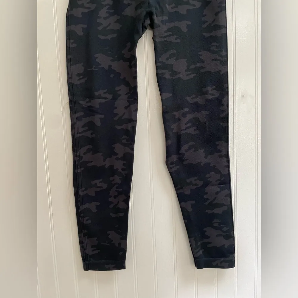 SPANX Look At Me Now Seamless High Rise Compression Legging in Camo Size XL - Image 5