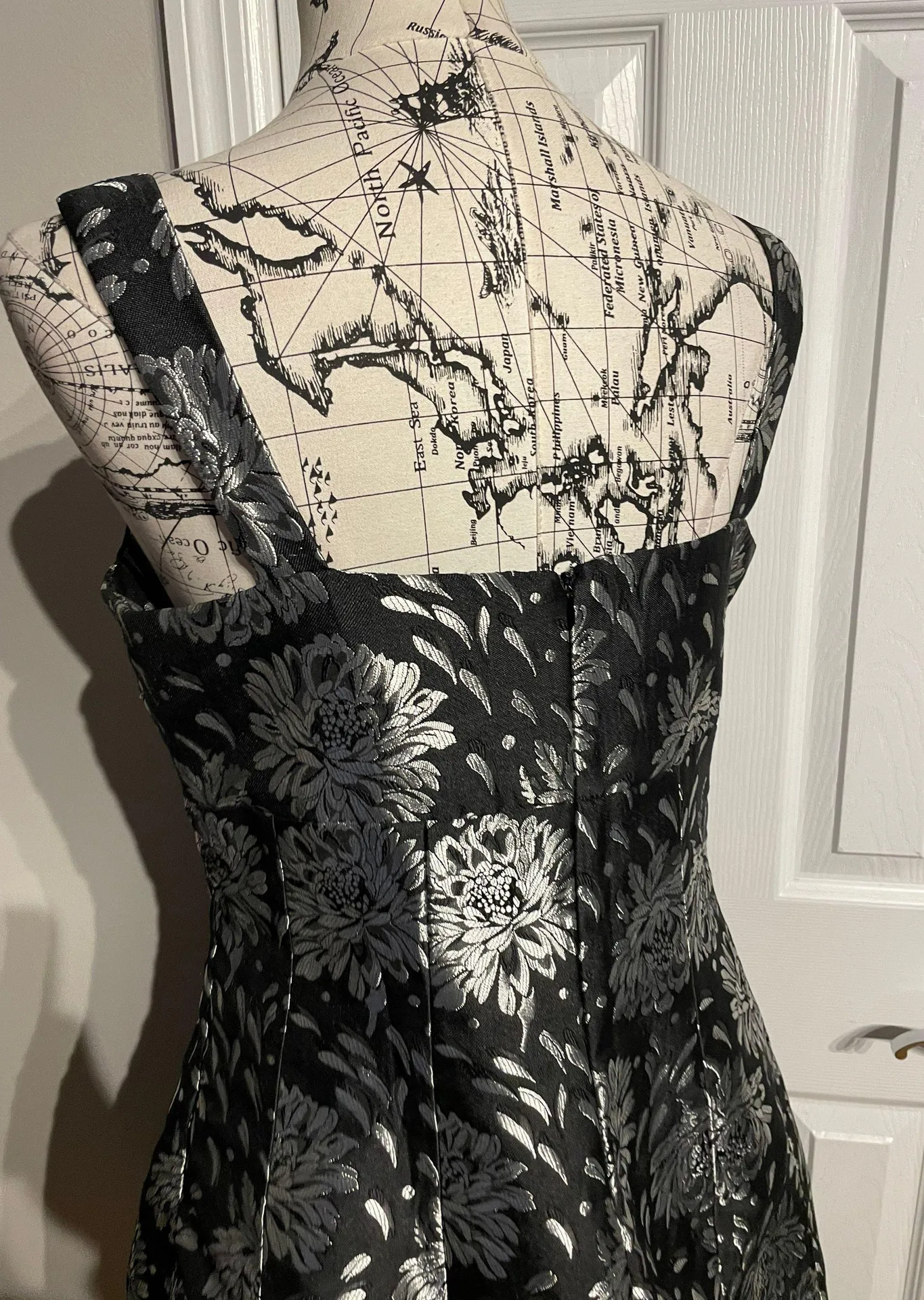 Brocade Jacquard Panel Pleated Overlay Formal Evening Foral  - Image 4