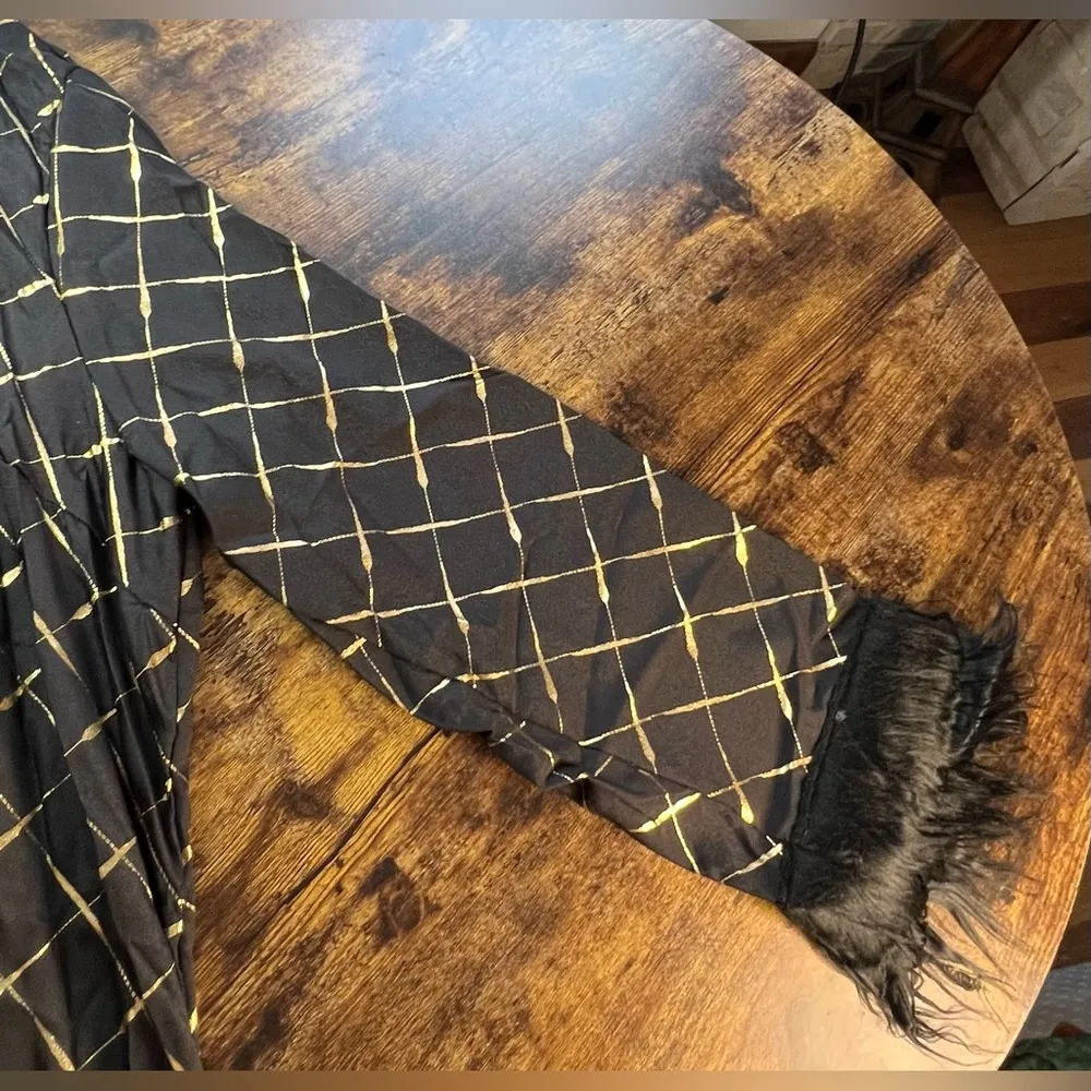 SheIn  Curve | ladies plus size faux fur dress. Size: 4XL - Image 10