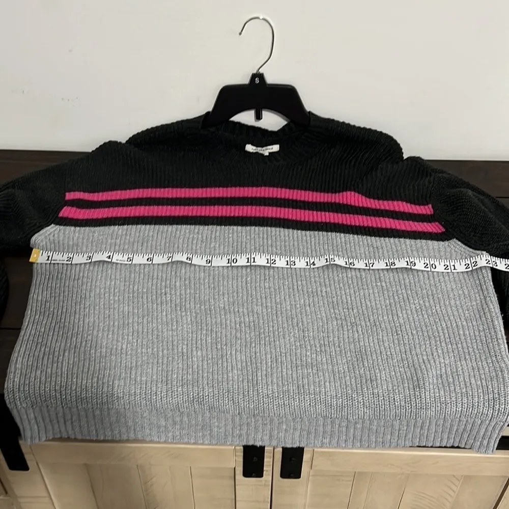 AMERICAN Eagle Sweater Grey and Pink Size Medium - Image 7