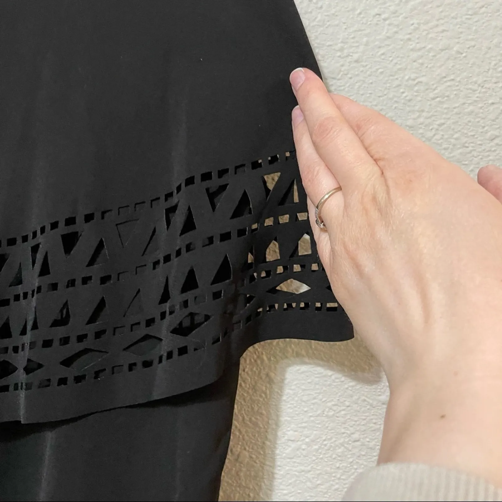 Jarlo Black Sleeveless Tiered Laser Cut Shift Dress Womens XS Mini Boho Crochet - Image 8