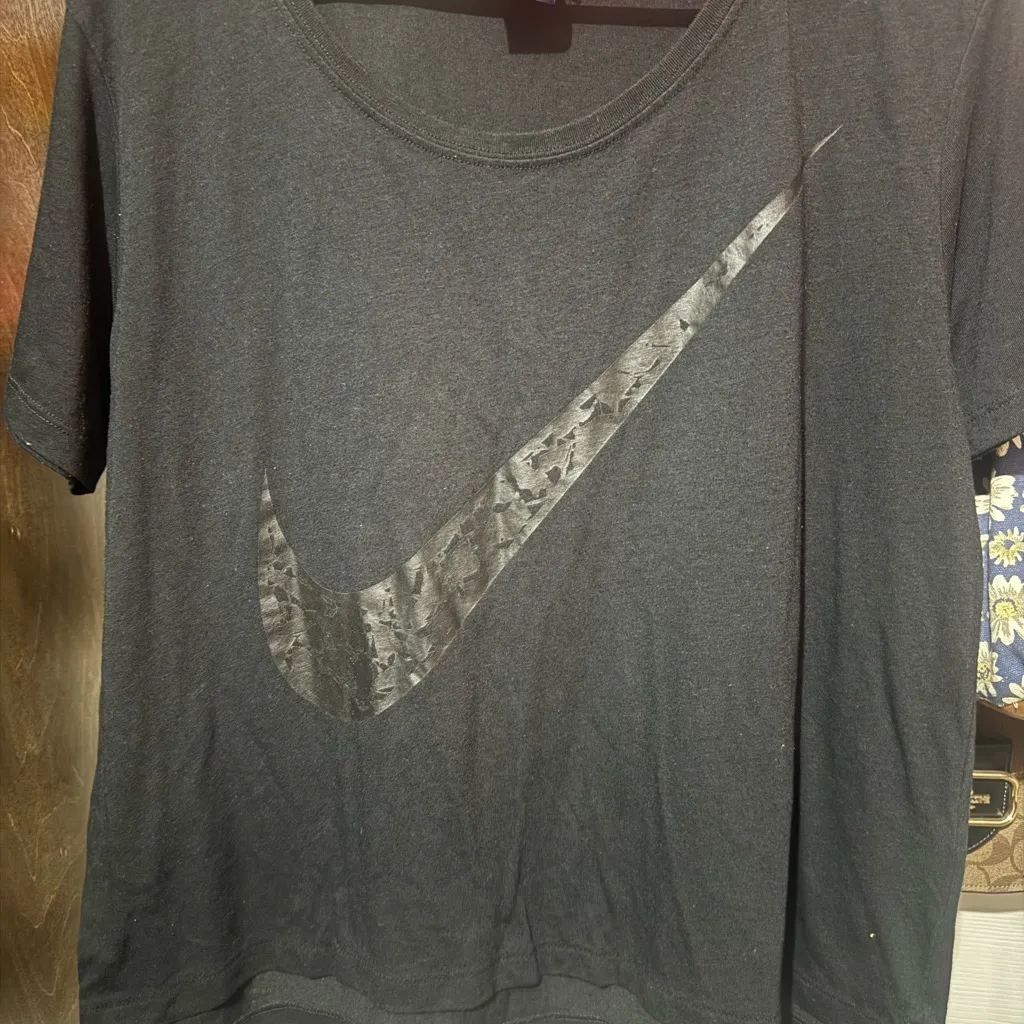 Nike Men's Black Tee with Subtle Logo - Image 2