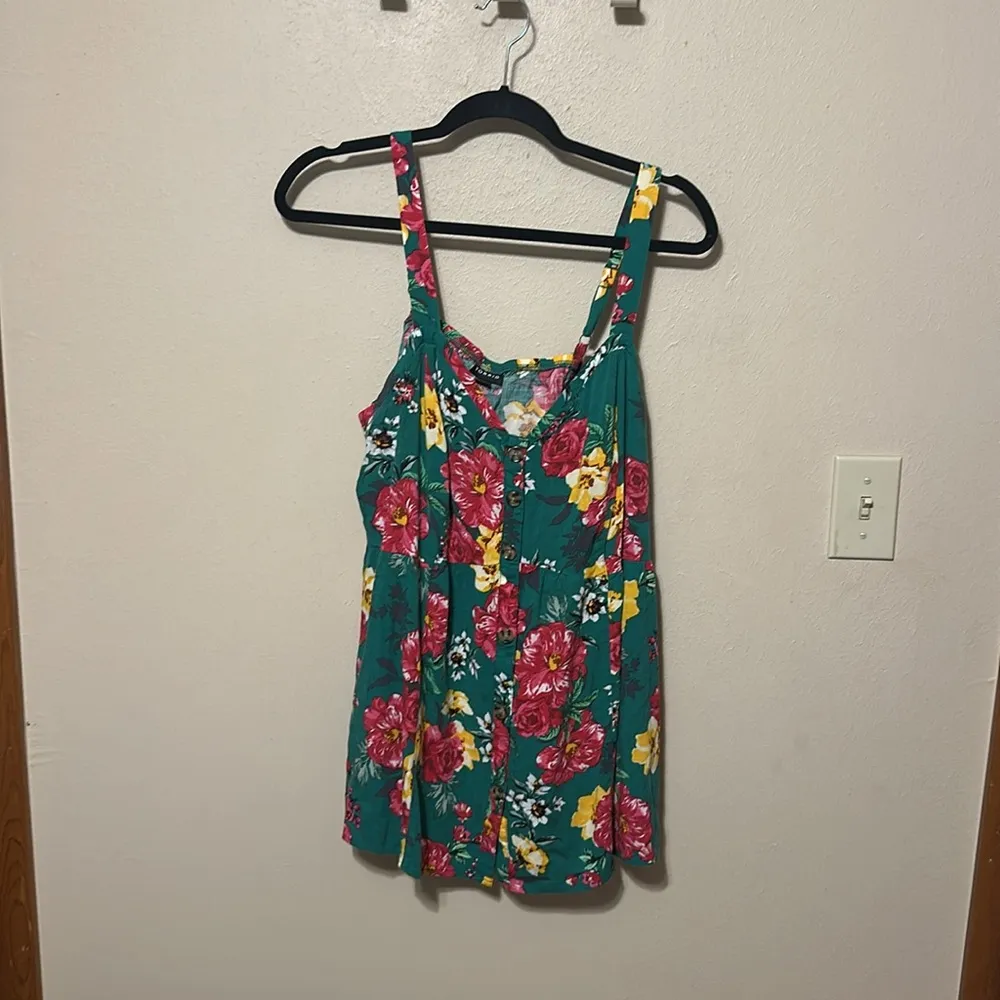 Torrid Fit and‎ Flare Green Floral Rayon Slub Lace Up Back Tank Size 1X - Image 3