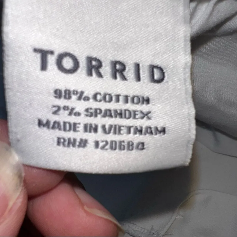 Torrid Women's White Cotton Blend Summer Mom Jean Shorts w/Leg Vents-Size 24 - Image 9