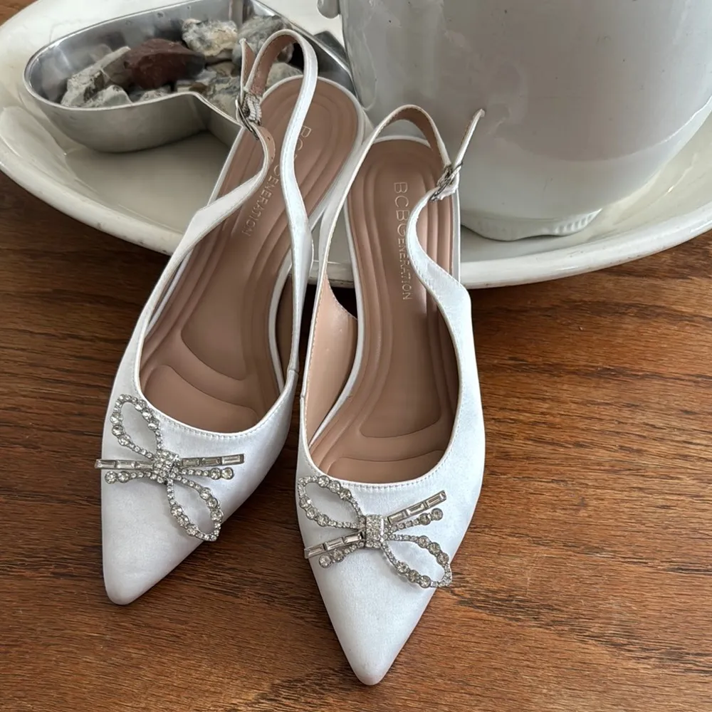 BCBGeneration Women's Donna-3 Pump in Porcelain 6 - Image 2