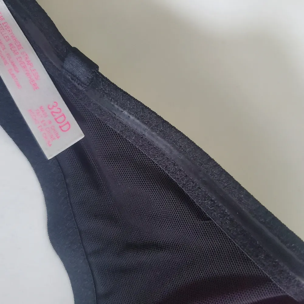 VS PINK Wear Everywhere strapless bra - Image 4