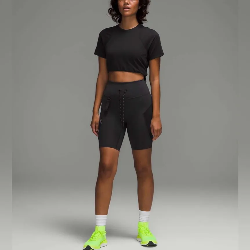 Lululemon Cargo Super High Rise Hiking Short 8” Black | Retired Edition | Size 6 - Image 3