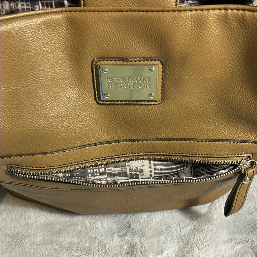 Kenneth Cole Reaction Tan Laptop Tote - Image 8