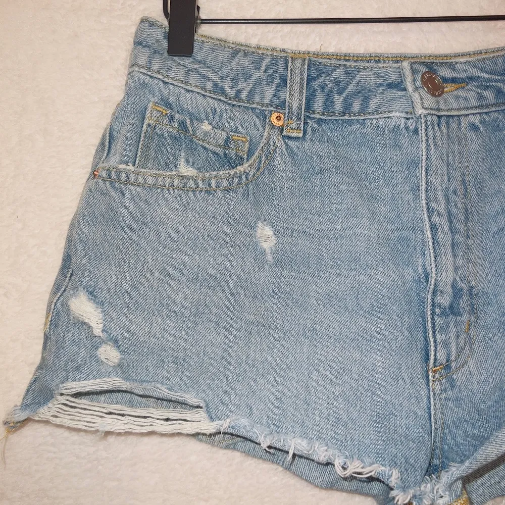Garage Denim Light Wash High Rise Mini Cheeky Festival Shorts size 5/27 - Image 2