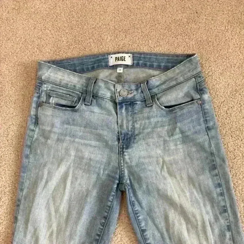 Paige light wash distressed verdugo ankle shade-b jeans in size 28 - Image 2