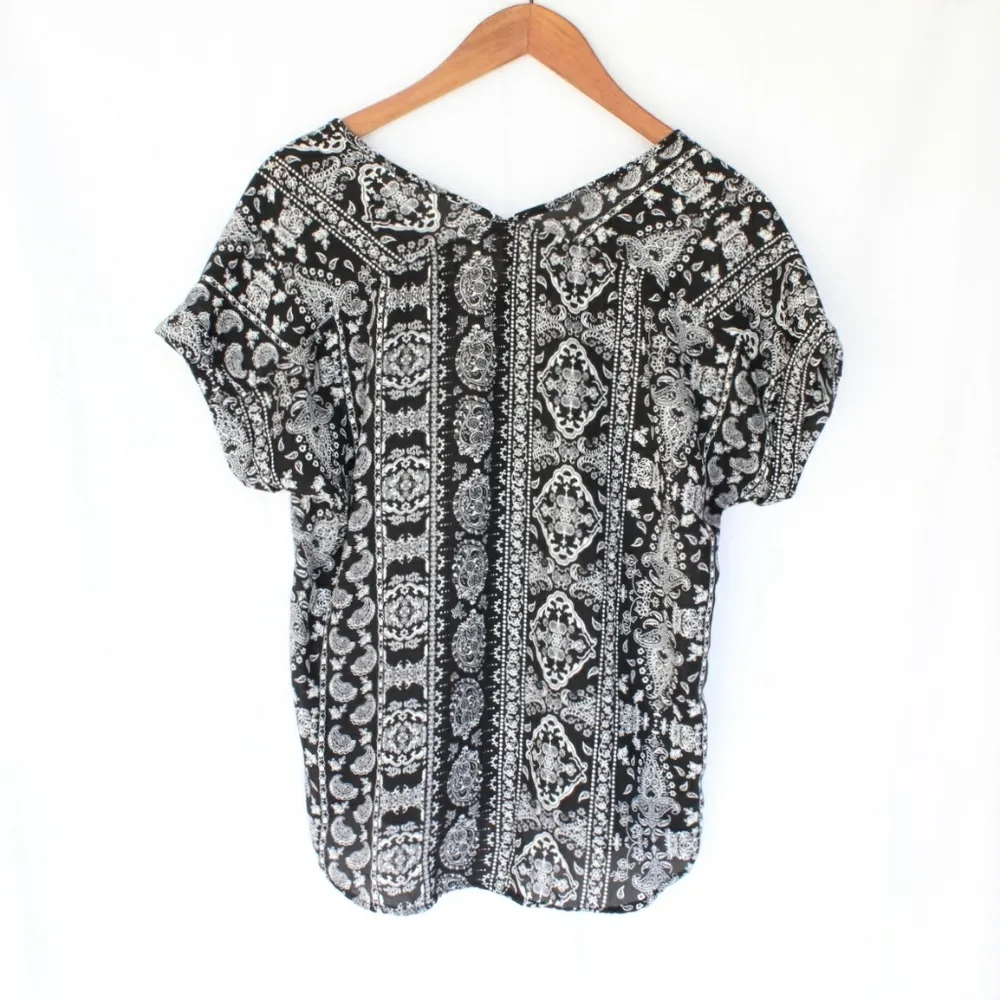 Pink Rose | B&W Patterned Short Sleeve - Image 2