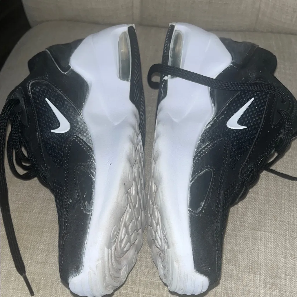 Nike Black and White Athletic Shoes - Image 3
