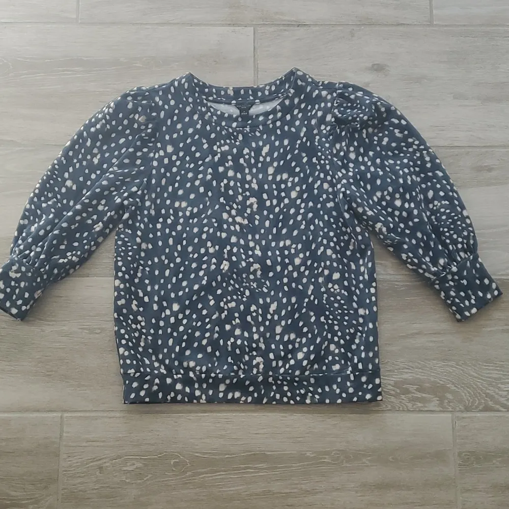 Ann Taylor Puffed Sleeve 3/4 Sleeve Sweatshirt Top - Image 2