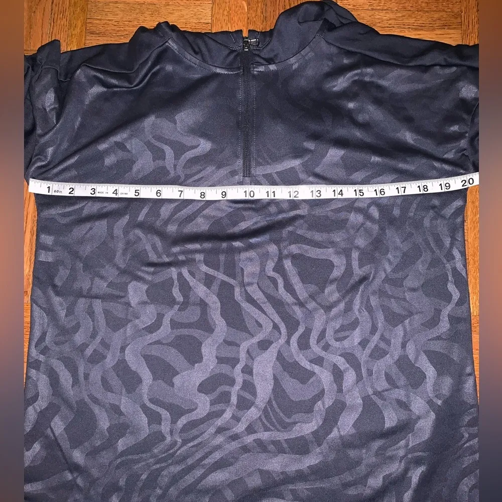 Woman's under armour locker emboss gray 1/4 zip hoodie - Image 7