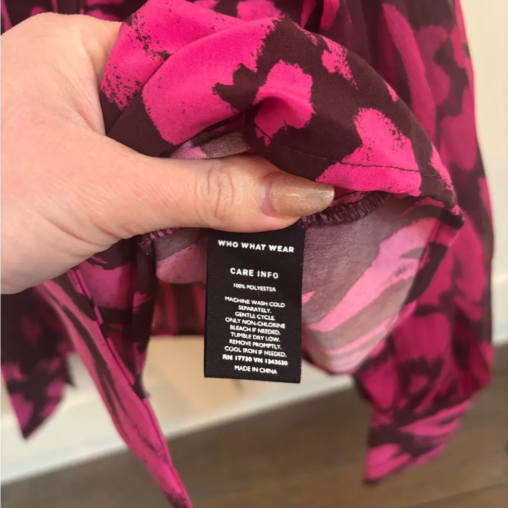 Who What Wear Vibrant Pink Fuchsia Top Blouse Size Medium - Image 4