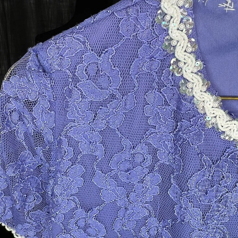 Jonden by Linda Leal periwinkle lace short sleeve top Size Small Purple - Image 6
