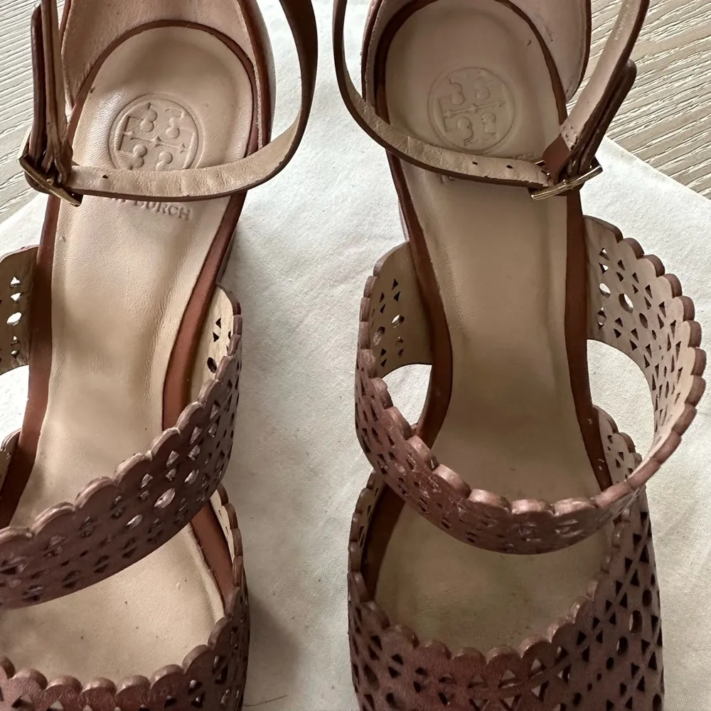 Tory Burch Perforated Gladiator 85mm Wedge - Image 2