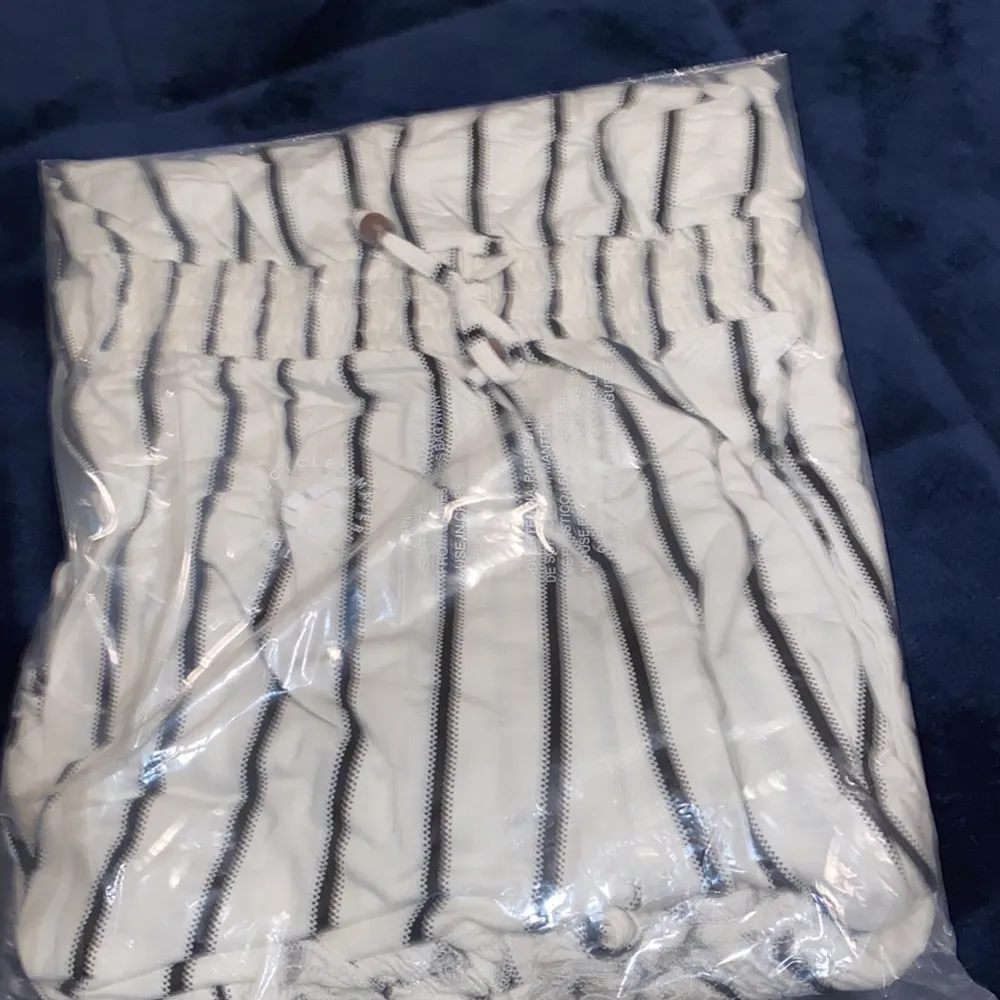 NWT Off the shoulder romper - Image 5