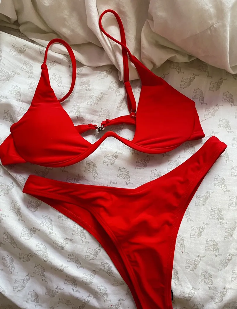 red bikini set - Image 2
