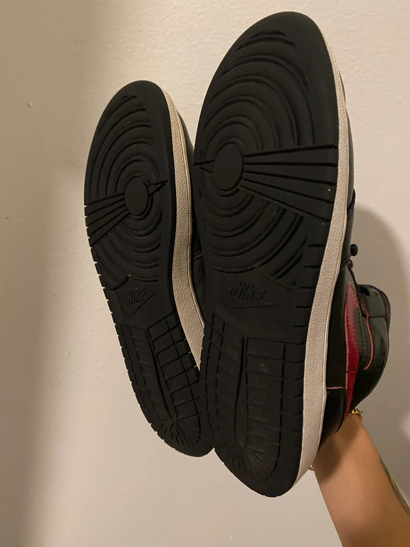 Air  1 Retro Mid GS ‘Black Gym Red’ - Image 6