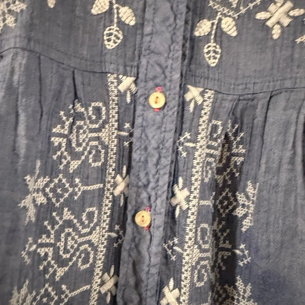 Johnny Was workshop blue embroidered chambray button down small - Image 2
