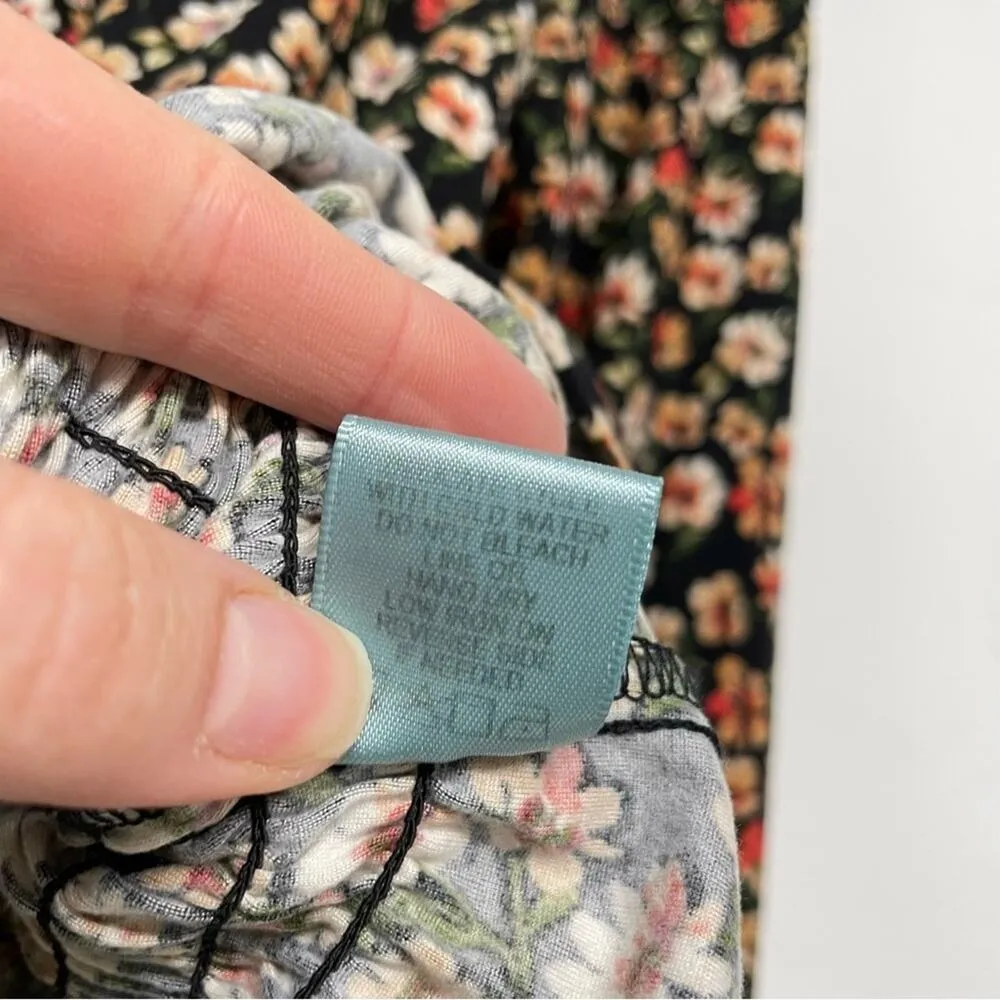 Good Luck Gem Black & Cream Ditsy Floral Boho Smocked Blouse M Ruffled Romantic - Image 7