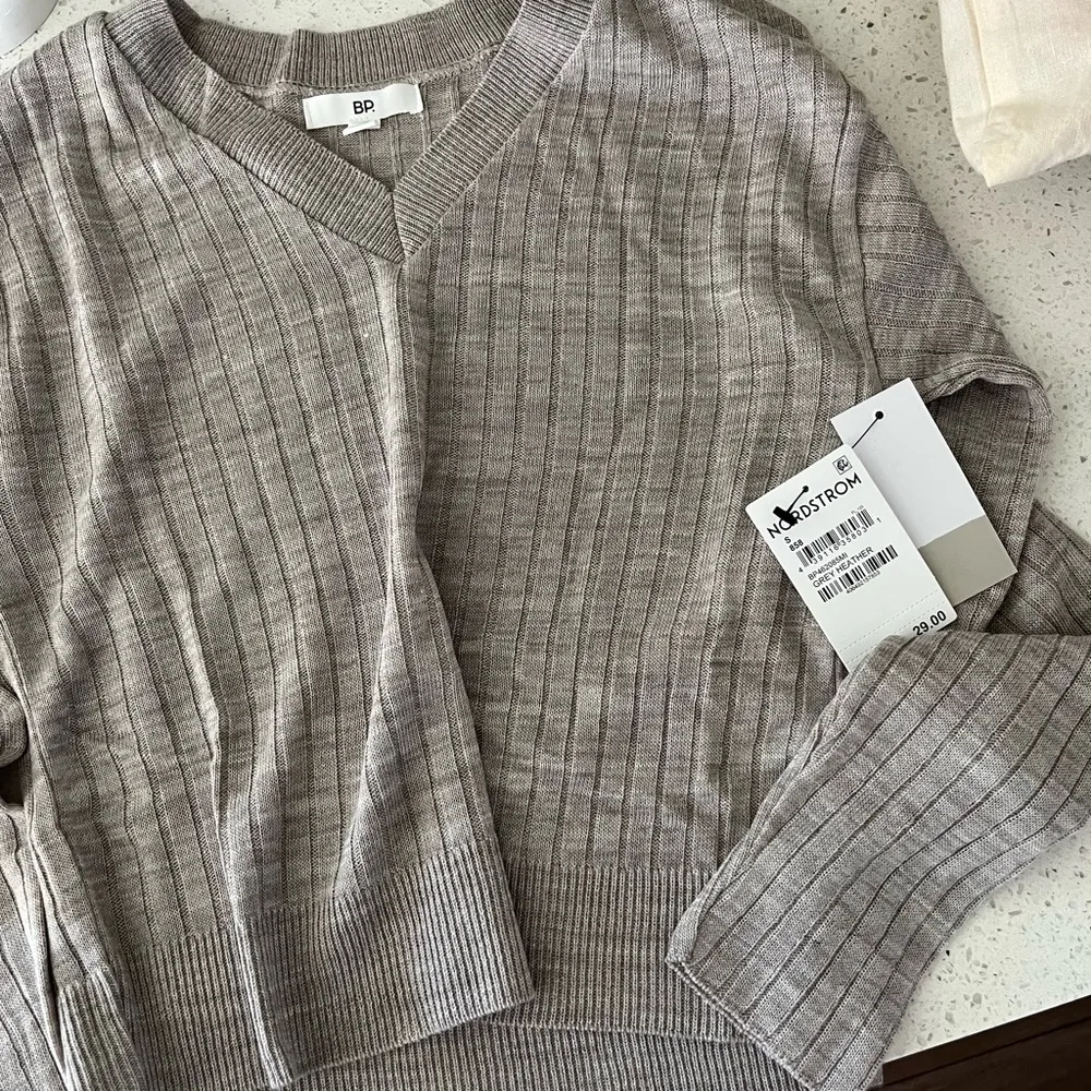 BP NWT’s Grey Heather crop sweater. - Image 4