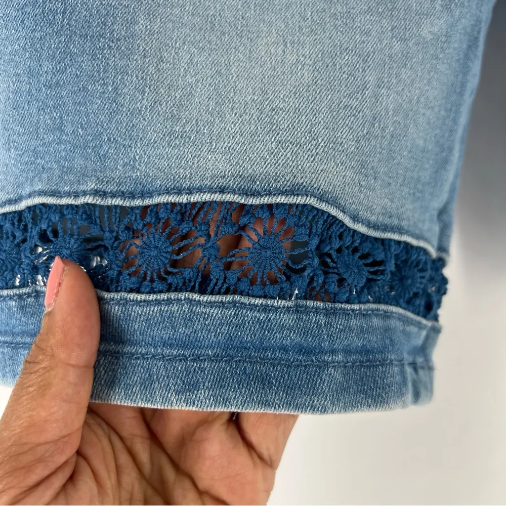 Oak & Poppy Size 6 Light Wash Stretch Denim Lace‎ Trim Bermuda Shorts Bohemian Blue - Image 5