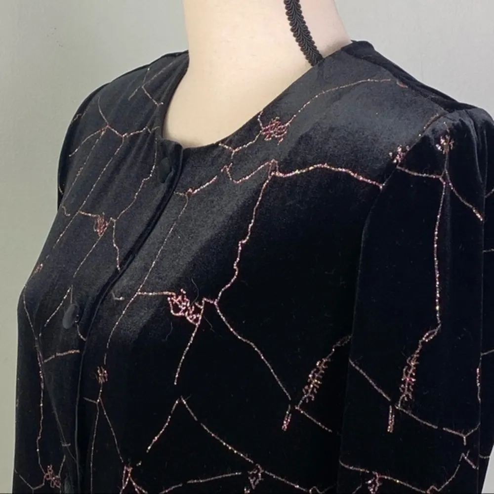 R & M RICHARDS black velvet jacket w/glitter lines and tiny bows in glitter. EUC - Image 5