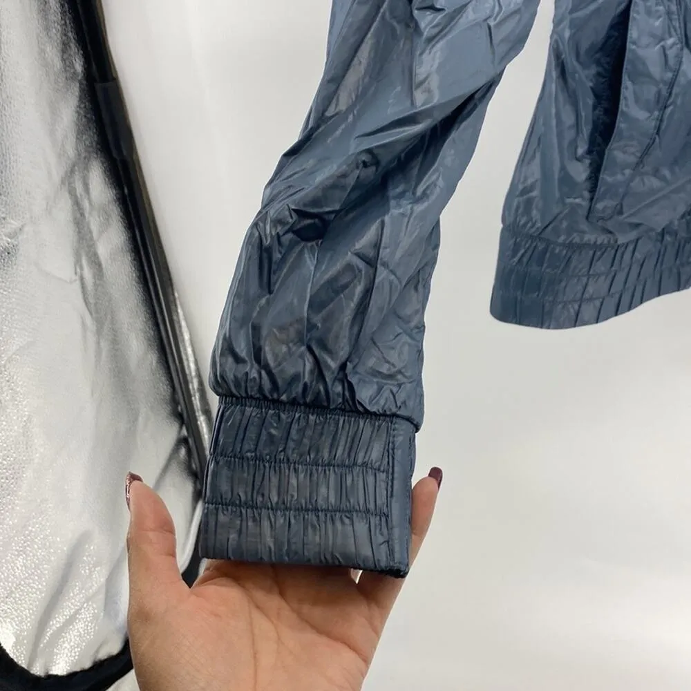 North Face slate blue windbreaker hood tucked in collar water repellent size S - Image 9