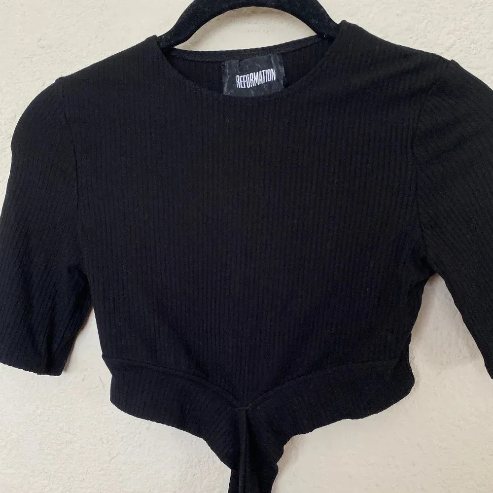 Reformation rib knit cut out criss‎ cross crop top black Size S - Image 2