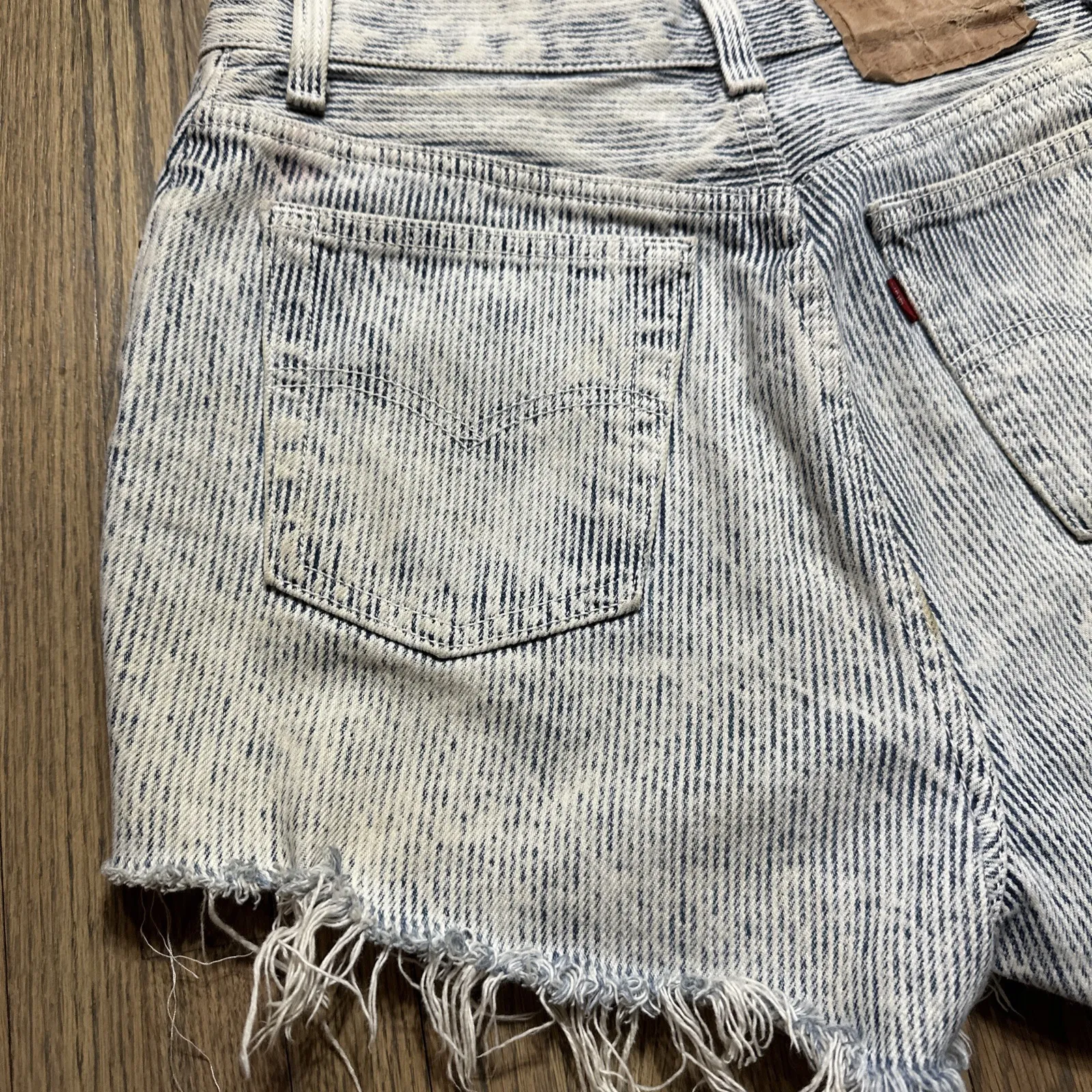 Vintage 1980's Levi's Cut Off Raw Hem Jean Shorts Size 28 Button Fly USA Made - Image 7