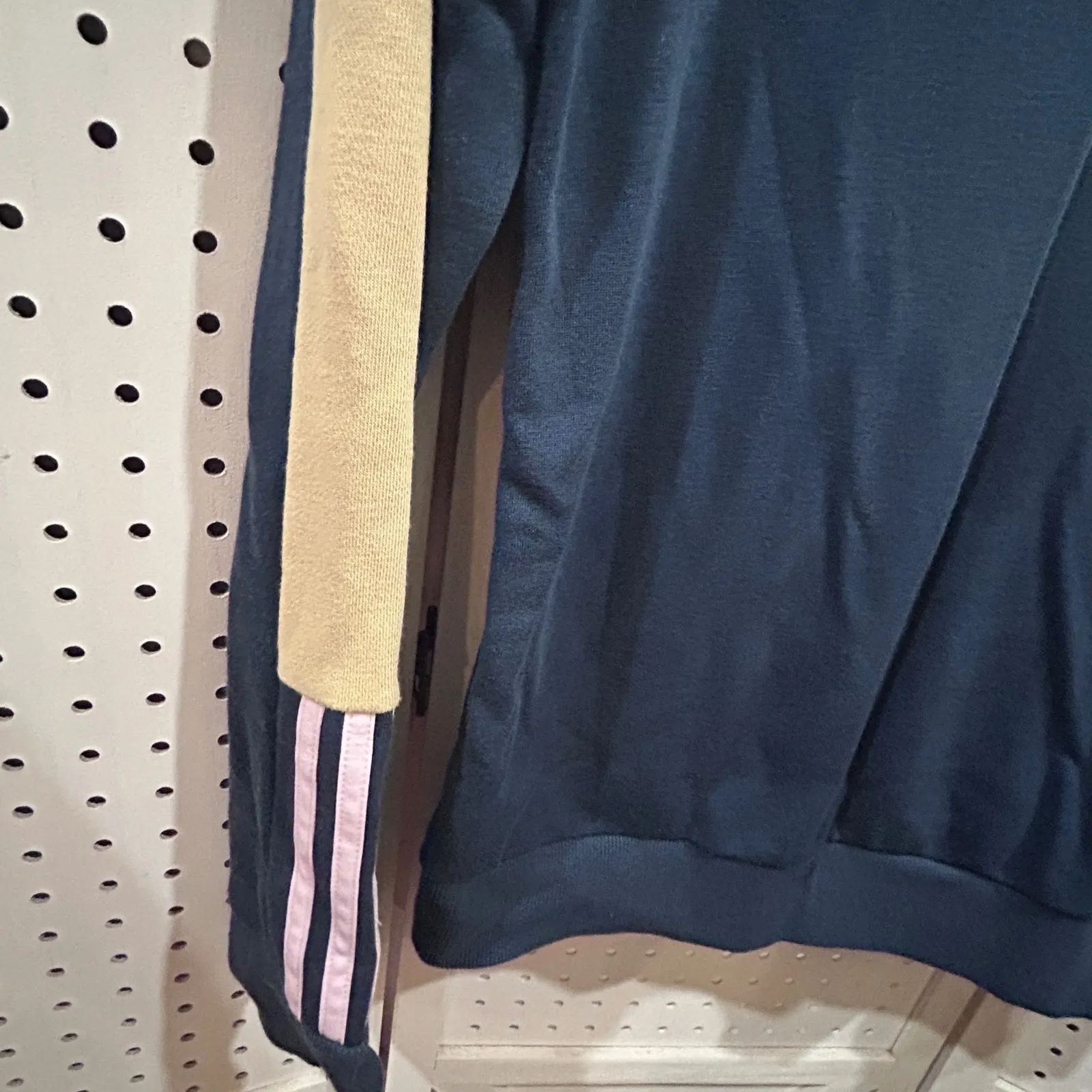 Adidas Crewneck Sweatshirt Navy Blue Tan Sleeves 3 Stripe Detail Size XS - Image 4