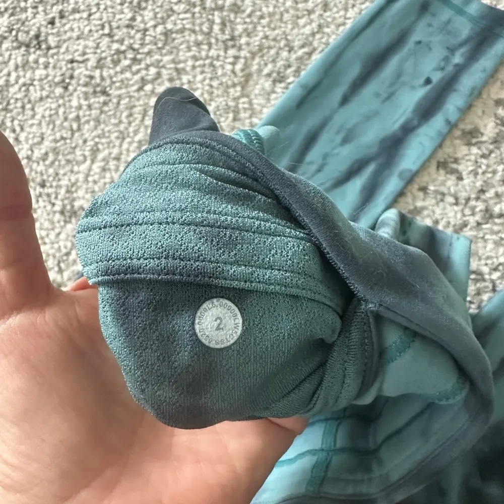 Lululemon Wonder Under Leggings with side pockets - Image 4