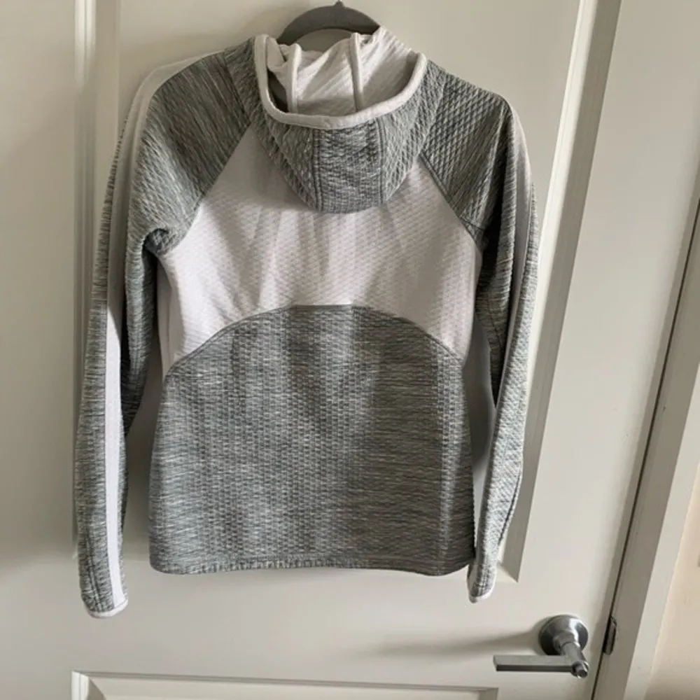 ATHLETA Woman Gray Half Zip Sweater Sz S - Image 7