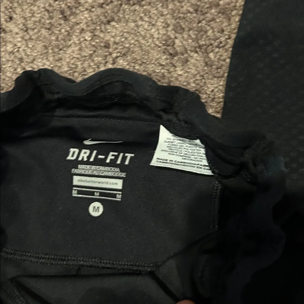 Size medium athletic Nike, under armour & old navy leggings bundle! - Image 5