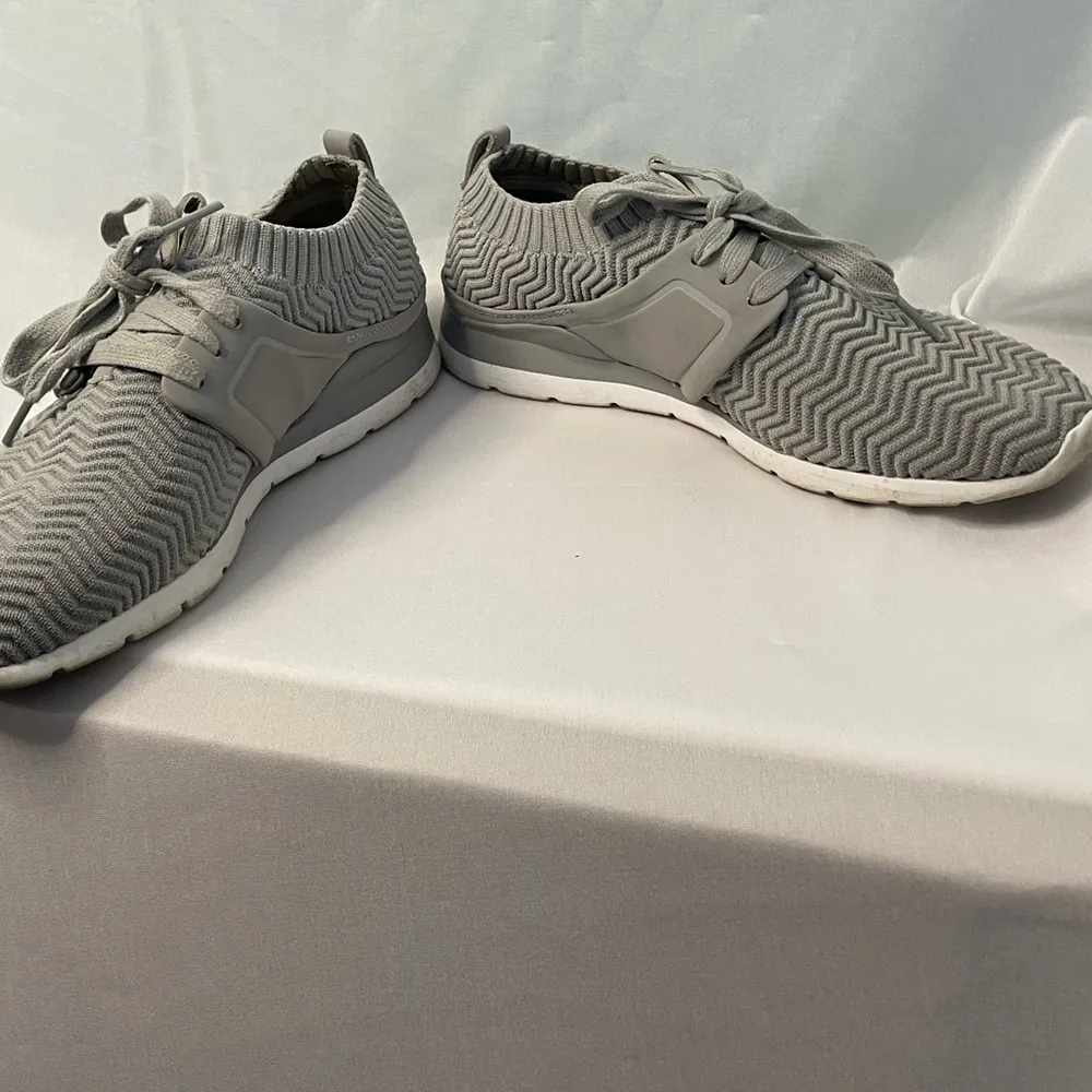 UGG  Willows Sneaker Gray Knit,‎ Treadlite size 7 - Image 11