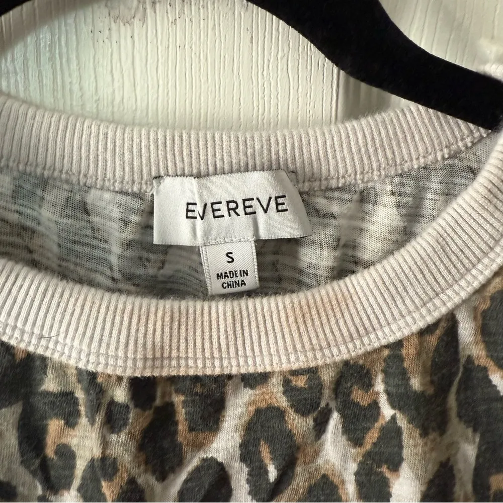 Evereve Leopard Print Sleeveless Top - Image 3