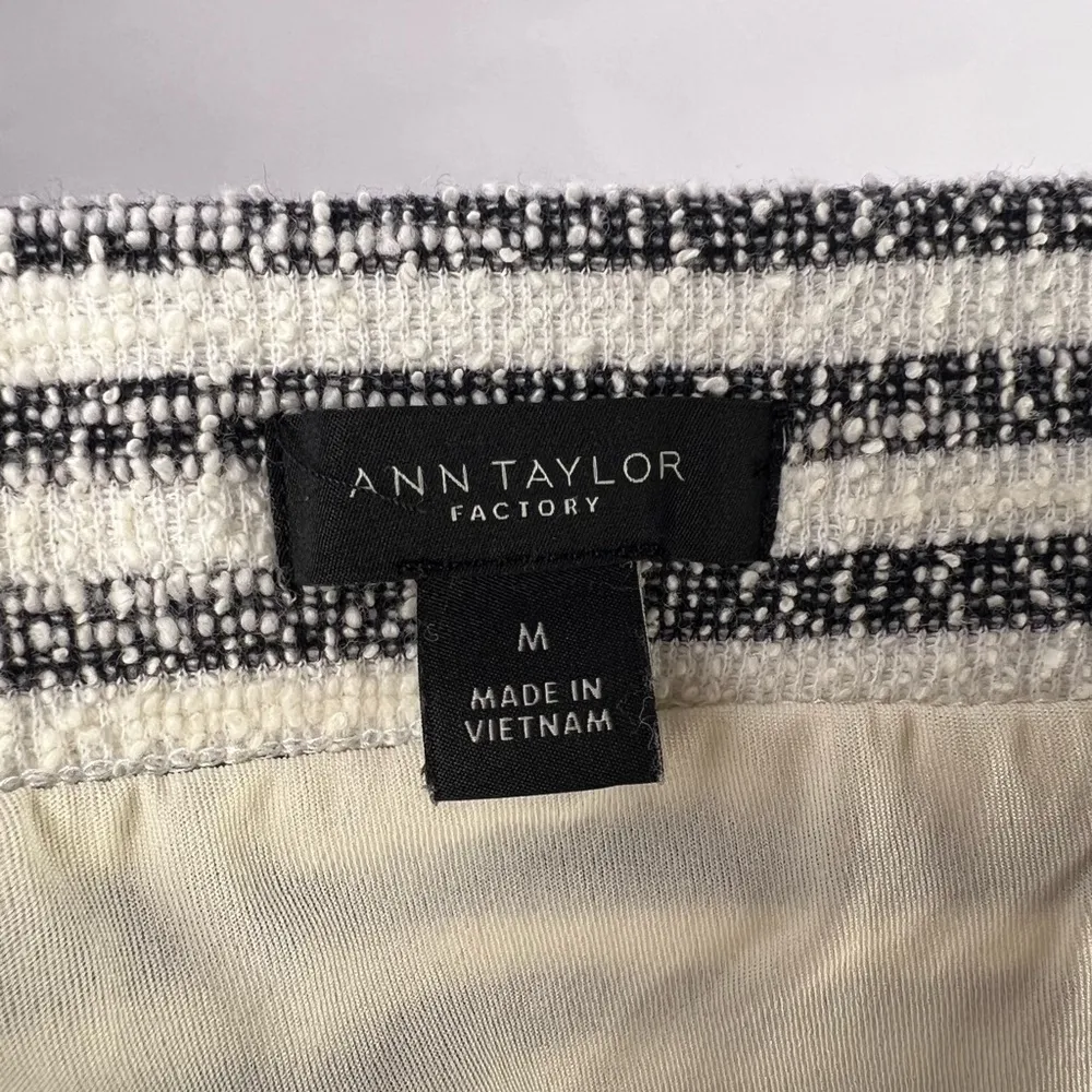 Ann Taylor Factory Striped Tweed Skirt Black White Textured Classic Workwear - Image 5