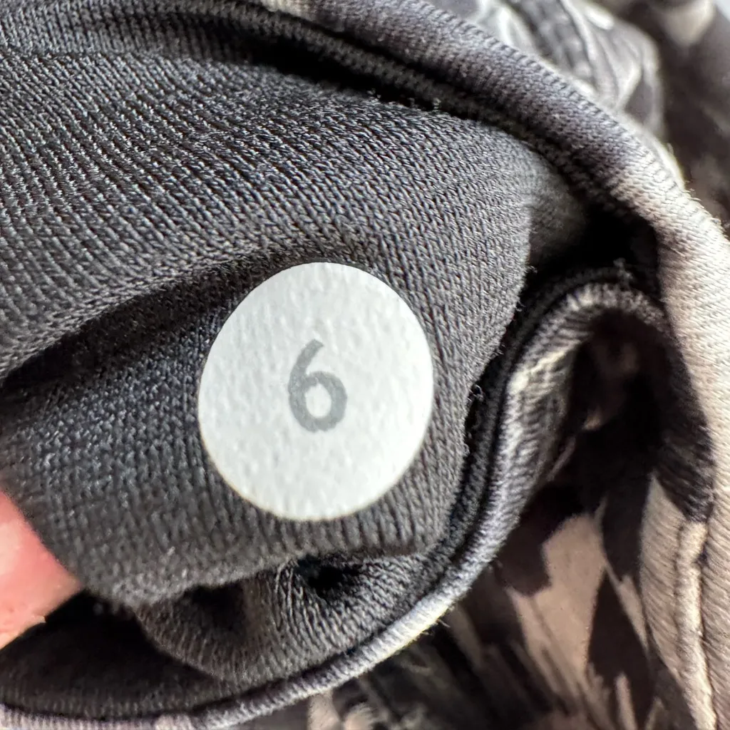 LULULEMON Flowabunga floral crop Capri legging - Image 6