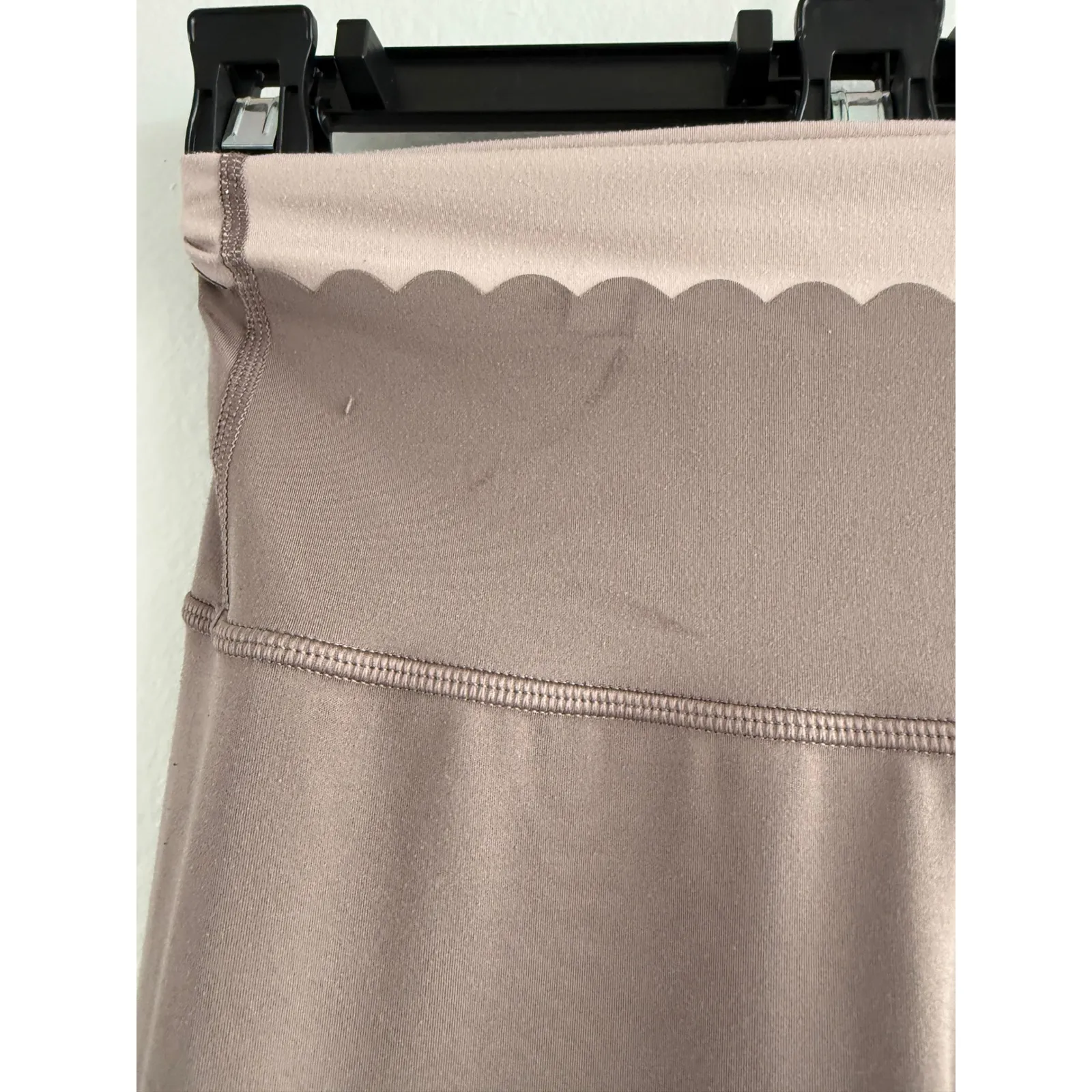 Aerie Offline Real Me High Waisted Leggings Taupe Scalloped Hem Size M - Image 3