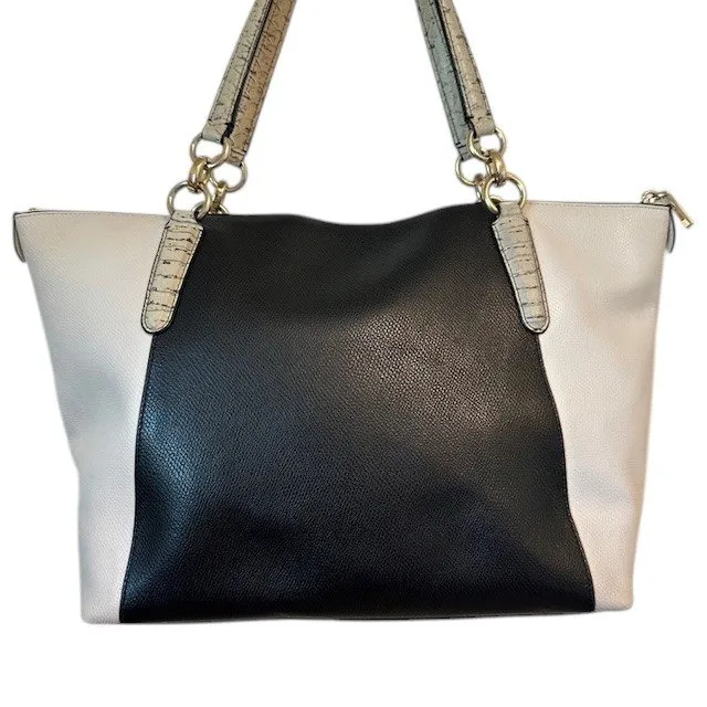 Coach Authentic  Ava Tote Large Black & Cream with Python Embossed‎ Details - Image 4