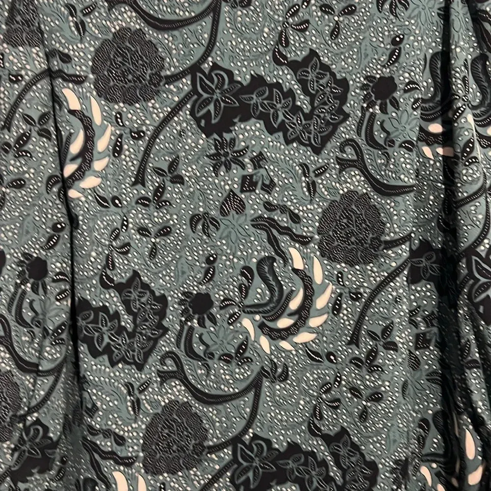 Melloday Women's Long Sleeve Floral Top- Green, Black & White. Size Medium - Image 3