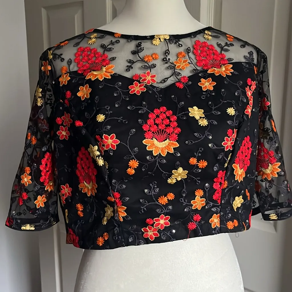 Handmade Embroidered Top approximately m - Image 7